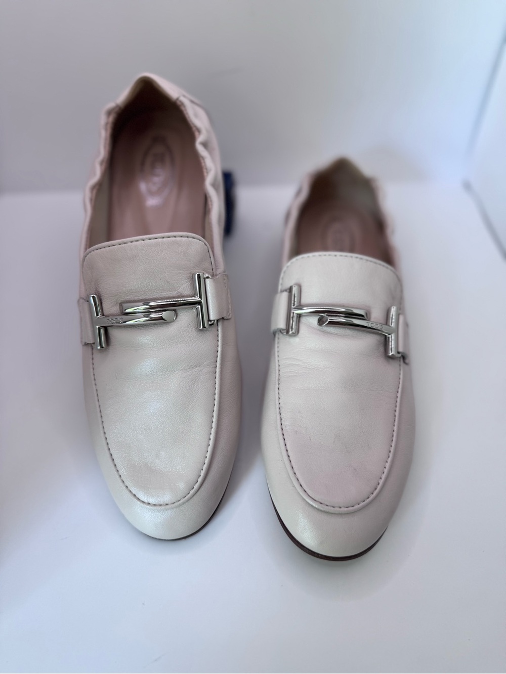 Tod's Cream Leather Loafers with Silver Bit size 37 like new